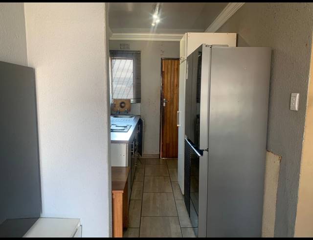 3 BEDROOM TOWNHOUSE FOR SALE IN PROTEA GLEN